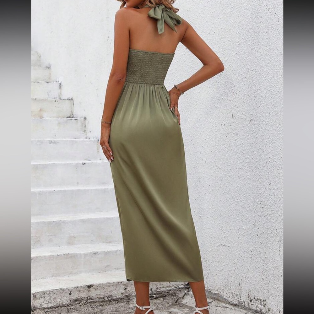 Luxe plus pleated halter maxi dress - Picture 4 of 12
